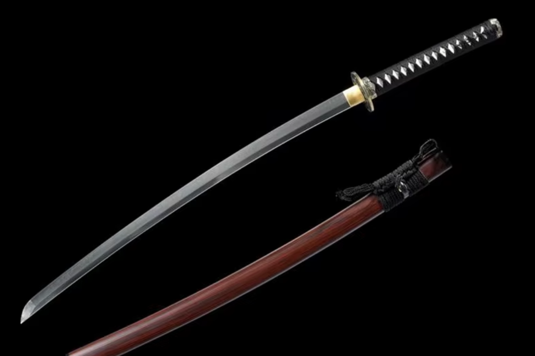Katana SS260 – Lame trempée à l’argile, tsuba dragon en laiton et saya en bois rouge