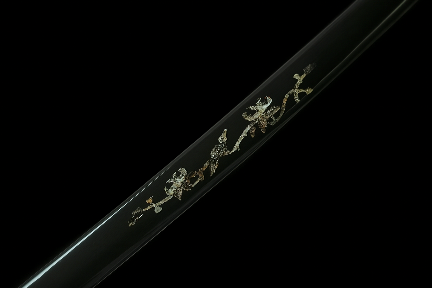Katana SS303 – lame acier trempée à l’argile, saya nacré et monture noire