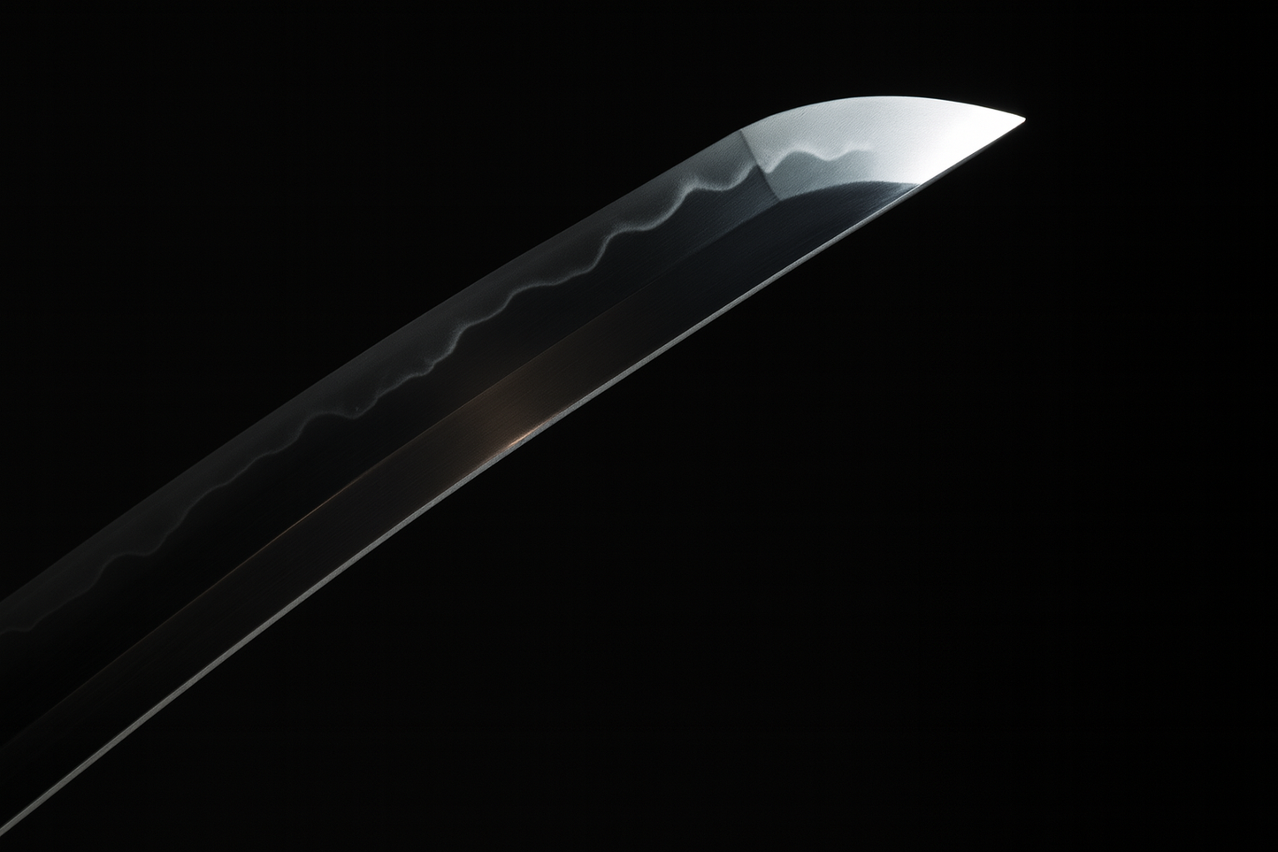 Katana Showhigh SS429 – lame acier trempée à l’argile, saya gravé nacré et tsuba dorée