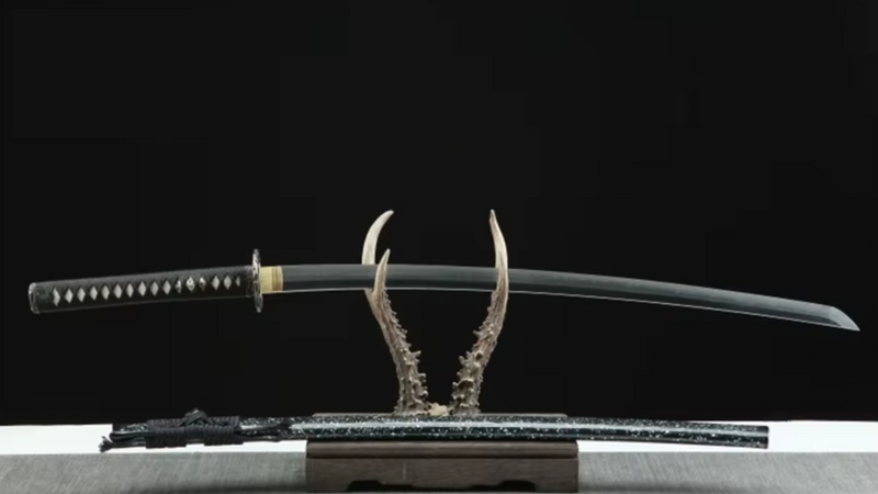 Katana Mizuchi SS430 — forgé à la main avec saya nacrée et tsuba en laiton noirci — Atelier Kensei