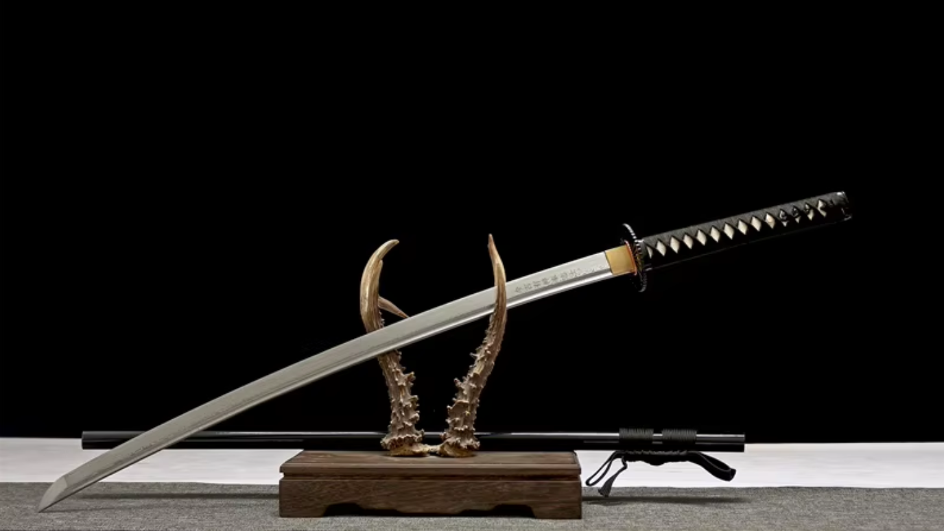 Katana Showhigh SS572 – Lame damas gravée à la main et tsuba ajourée