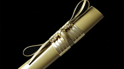 Katana Kinkaku SS536 — monture blanche texturée et détails dorés, hamon visible — Atelier Kensei