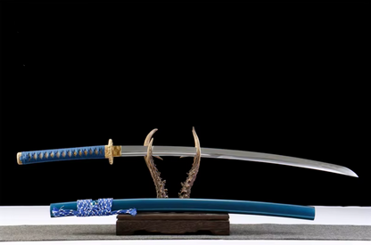 Katana Raikō — Damas forgé main — Saya bleu profond & tsuba laiton