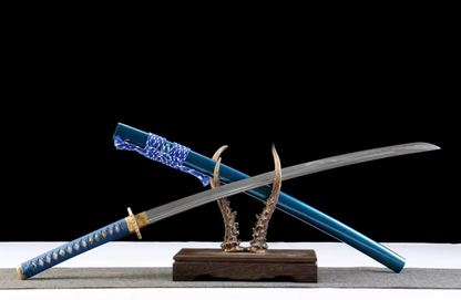 Katana Raikō — Damas forgé main — Saya bleu profond & tsuba laiton