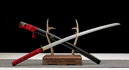 Katana Takeru — Tressage rouge profond — Saya noire & motif oni