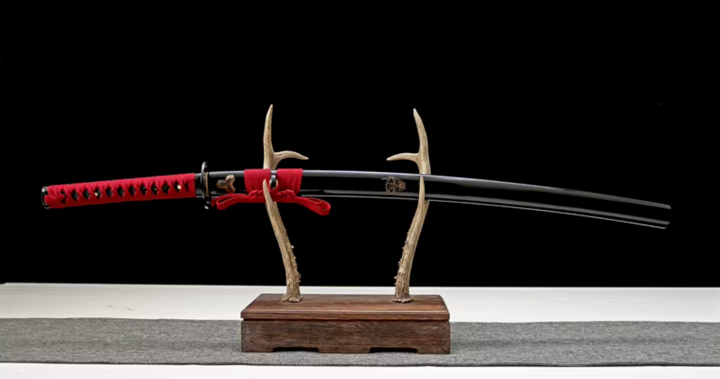 Katana Takeru — Tressage rouge profond — Saya noire & motif oni