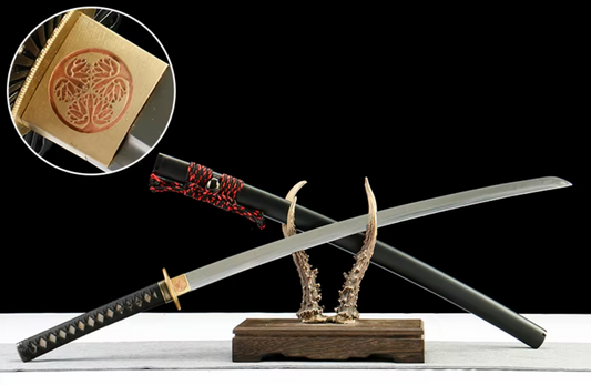 Katana Urushi — Forgé main — Saya laquée noire & tsuba dorée