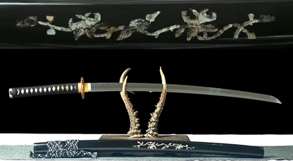 Katana Hanagin — Trempe argile — Saya gravée motifs floraux nacrés