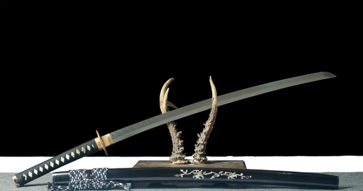 Katana Hanagin — Trempe argile — Saya gravée motifs floraux nacrés