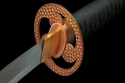 Katana Hanagin SS554 — trempé à l'argile, hamon réel, saya gravée à motifs floraux incrustés de nacre — Atelier Kensei