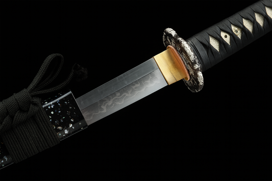 Katana SS303 – lame acier trempée à l’argile, saya nacré et monture noire