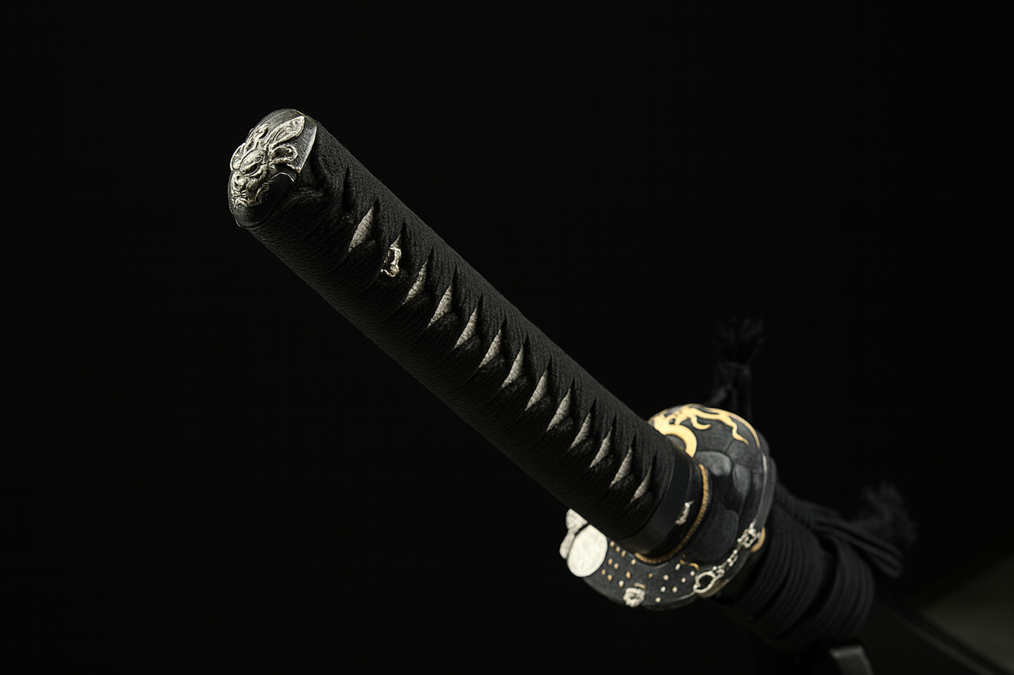Katana SS432 – lame acier trempée à l’argile, tsuba samouraï dorée et argentée