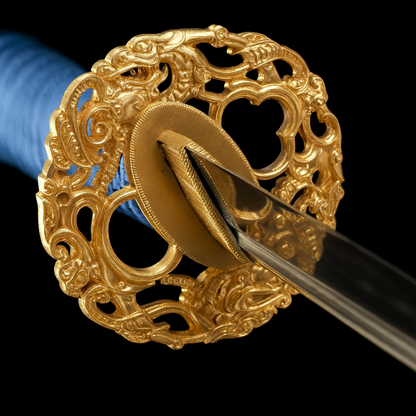 Katana Raikō SS597 — acier damassé forgé à la main, saya bleu profond et tsuba en laiton — Atelier Kensei