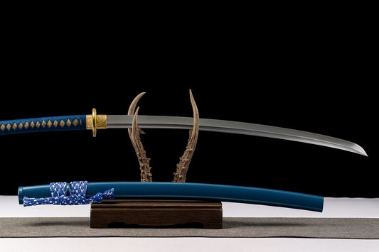 Katana SS597 – Lame forgée damassée, saya bleu profond et tsuba en laiton