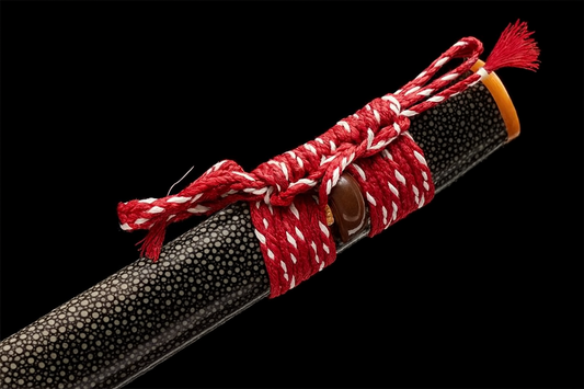 Katana SS364 – Lame noire polie, saya en peau de raie véritable et tsuka rouge