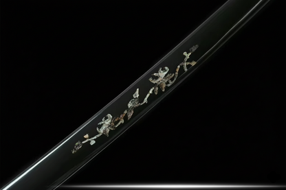 Katana Hanagin SS554 — trempé à l'argile, hamon réel, saya gravée à motifs floraux incrustés de nacre — Atelier Kensei