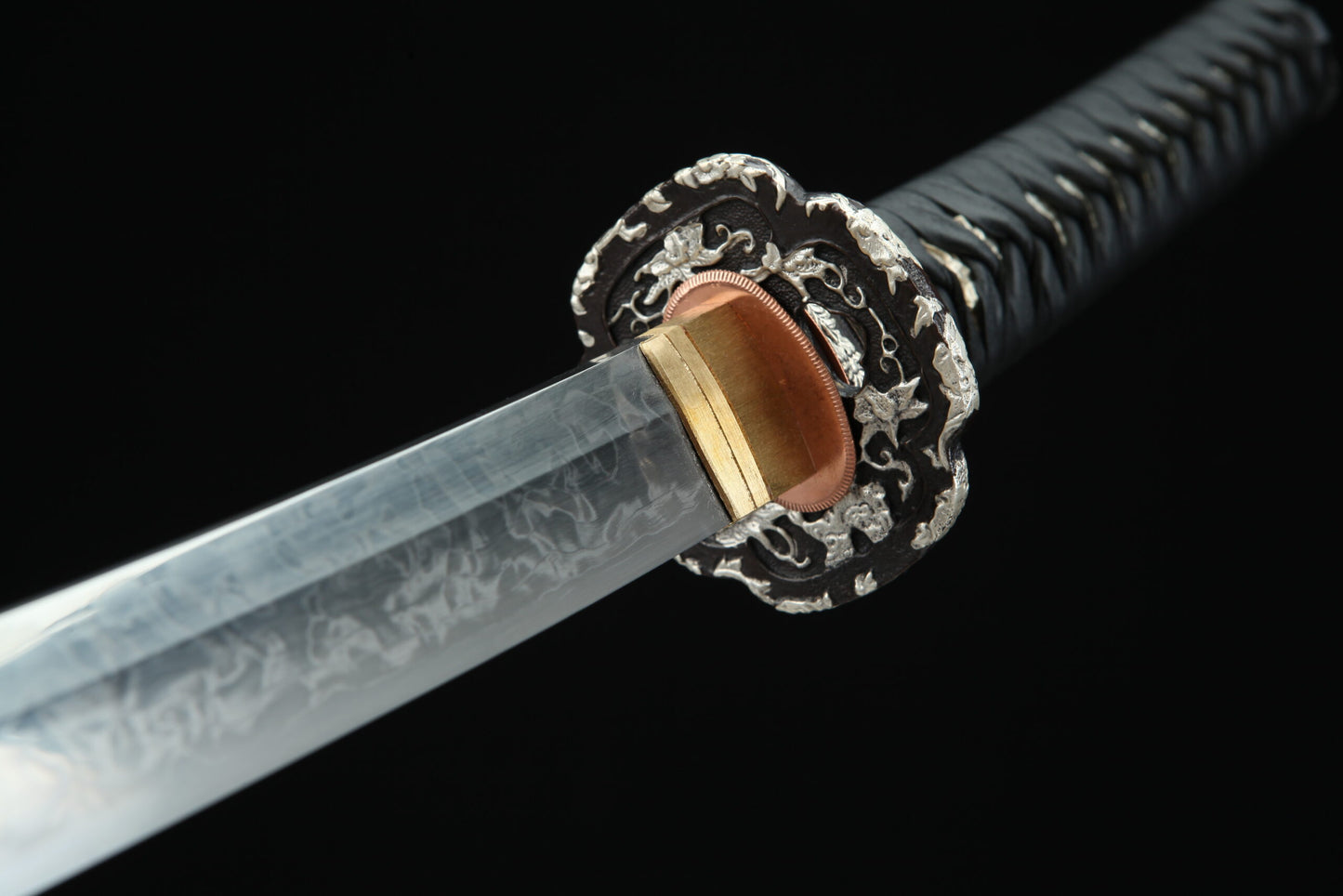 Katana Masamune — Katana de maître — Saya nacrée & monture noire d'exception