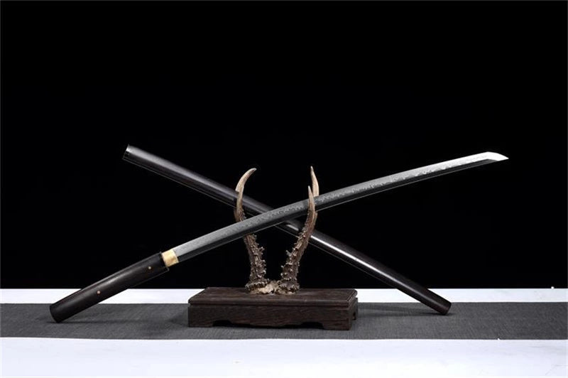 Katana Kuroki — Hamon choji — Saya en ébène massif