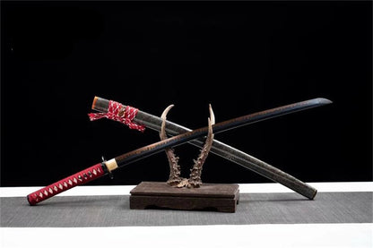Katana Oni — Lame noire polie main — Saya peau de raie & tsuka rouge