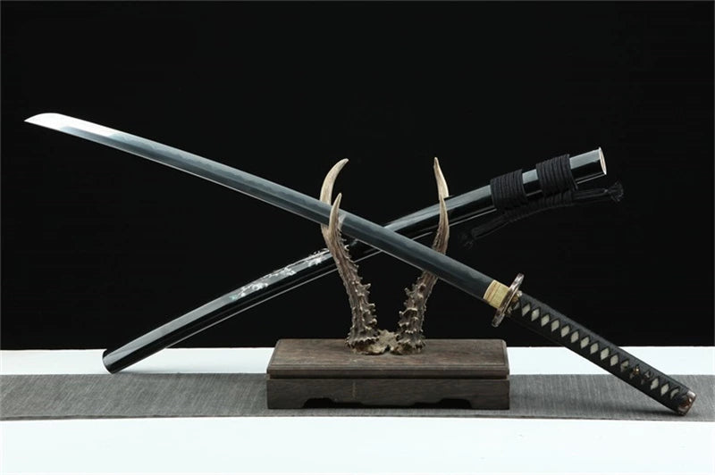 Katana Tamashii — Trempe à l'argile — Saya incrustée de nacre gravée